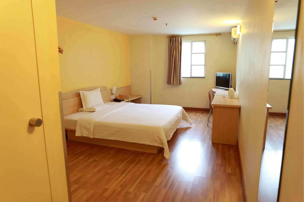 7Days Inn Changsha Wuyi Avenue Yunajialing Metro Station Room photo